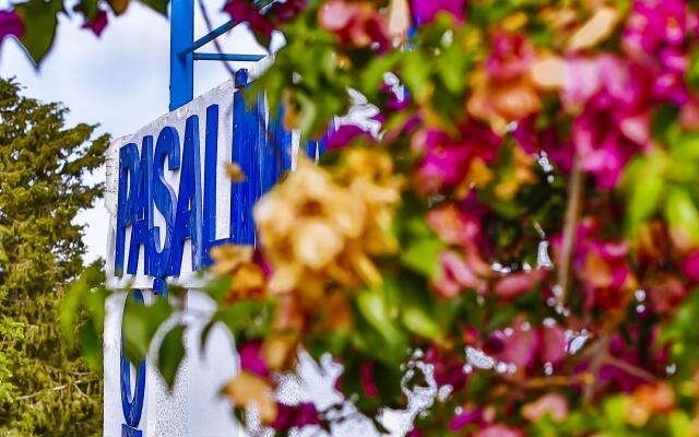 Отель Pasalimani Otel Чешме вид на фасад