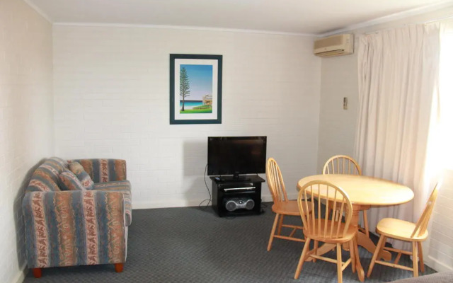 Malibu Apartments