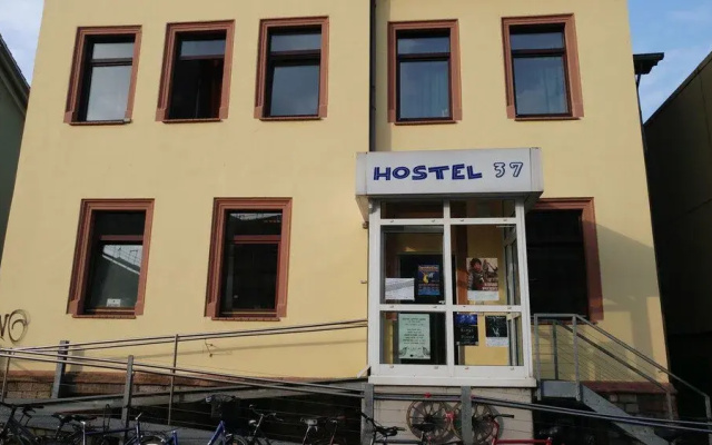 HOSTEL37