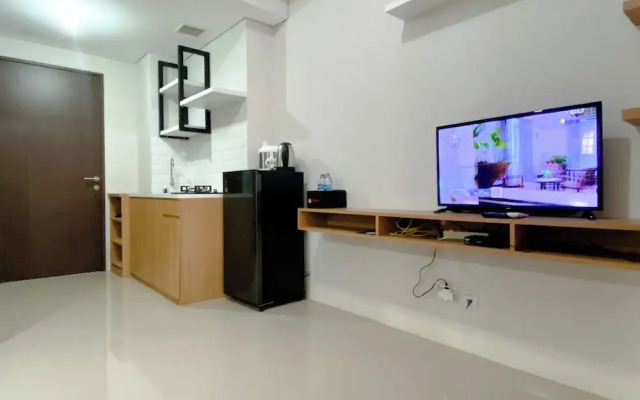 Restful And Well Designed Studio Transpark Juanda Bekasi Timur Apartment