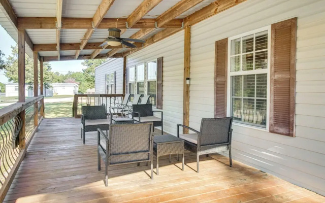 Lake-view Getaway w/ Grill in Mountain Home!
