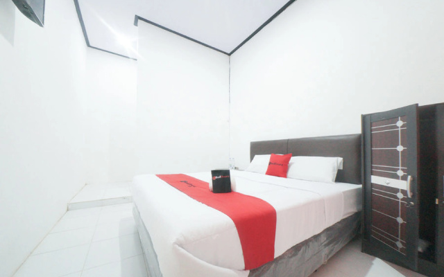 RedDoorz Syariah near Mall Roxy Banyuwangi 2