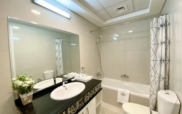 Luxe Apt with Panoramic Views and Terrace