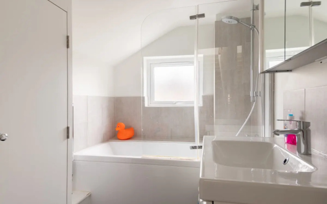 The Jericho Retreat - Bright & Spacious 4BDR Home with Garden