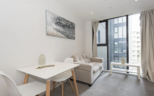 Stylish Modern Studio, Queens Resid, Gym & Pool