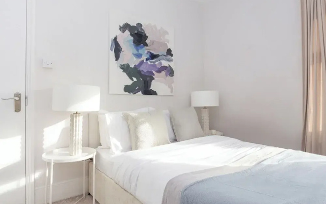 Newly Renovated Large 4-5 Bedroom House