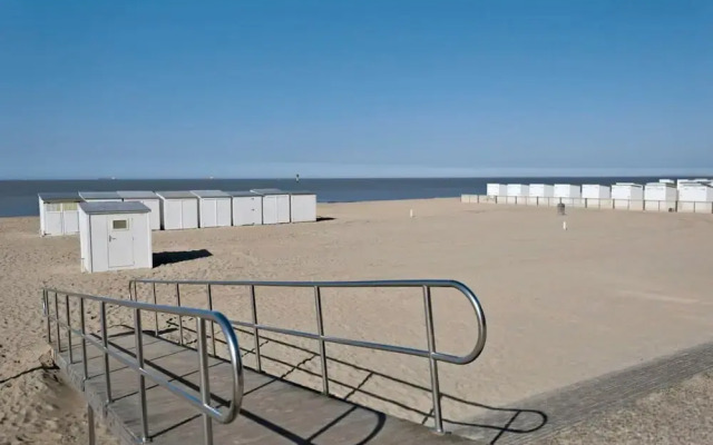Beautiful and Spacious Studio With Side Seaview