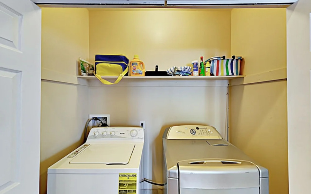 Renovated Historical - 2 Br Apts