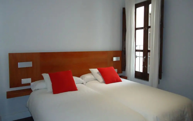 Apartamentos Turisticos Mauror