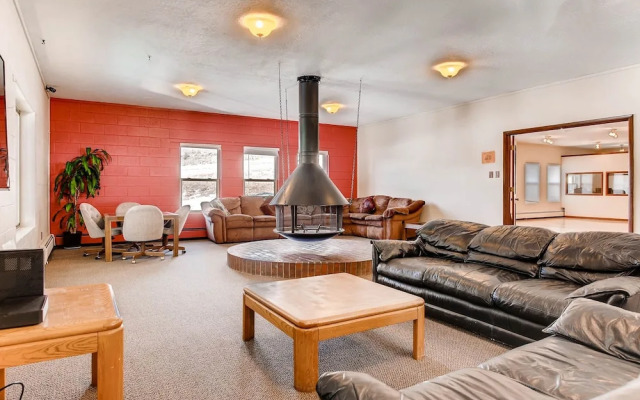 933scdue 3 Bedroom Condo