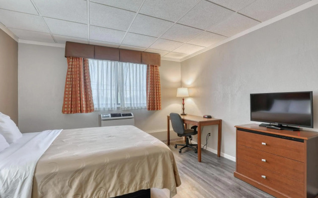 Quality Inn & Suites Green Bay Downtown