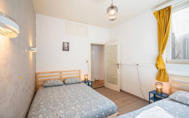 Large Antwerp City Center Apartments2bbkns
