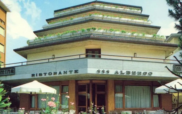 Hotel Mina