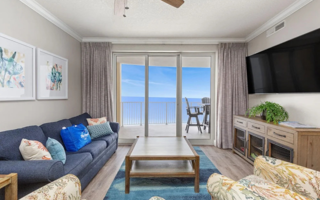 Beautiful Ocean Views! 2-bedroom, 2-bathroom! Resort Pools!