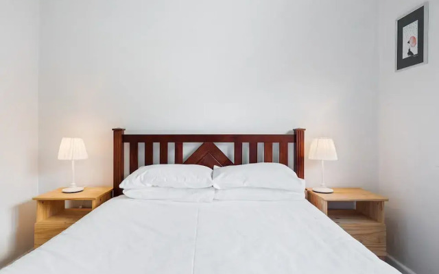 Comfy One-bedroom Unit Between City and Airport