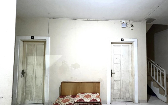 OYO 93412 Kost Irma Syariah Near UPTD SMP Negeri 8 Parepare