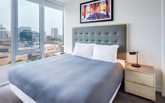 Level Chicago – Old Town