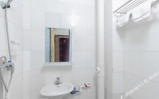 Huixiang Hotel (Haikou High-speed railway East station Wuyue Plaza store)