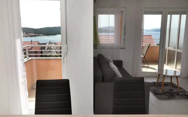 Immaculate 2-bed Apartment in Okrug Gornji