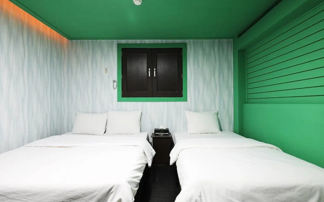 Hotel H.E
