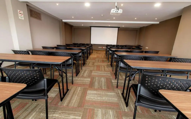 Hampton San Isidro para Lima Tours