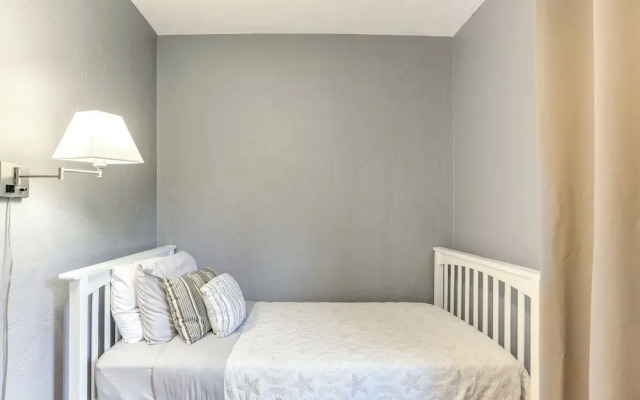 Cozy Gainesville Home ~ 1 Mi to University!