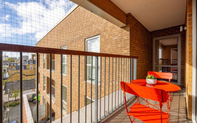 The Call of London 2 Bedroom Flat in Battersea