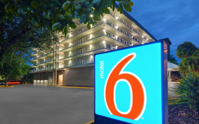 Motel 6 Cutler Bay, FL