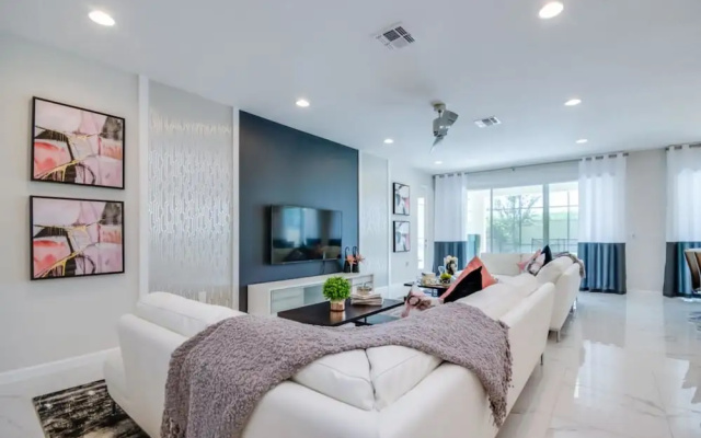 Magnificent Single Home with Private Pool SO2601
