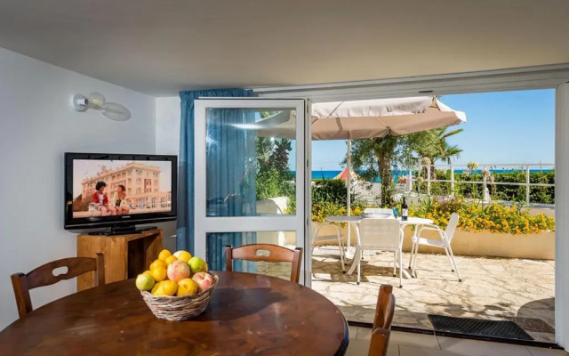 BLU OLTREMARE 50 mt Spiaggia Playa