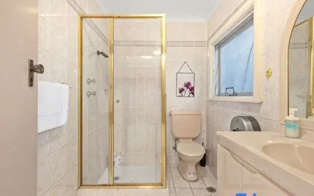 Tranquil & Comfortable Rooms – Easy Walk to Train & Park