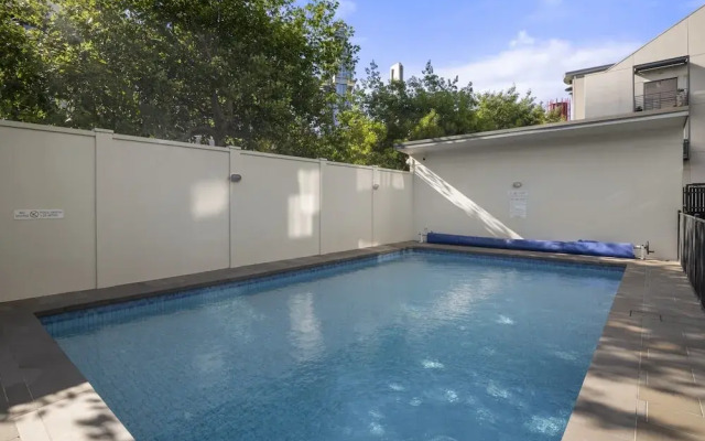 Central 2-bed Pad With Tennis Court,