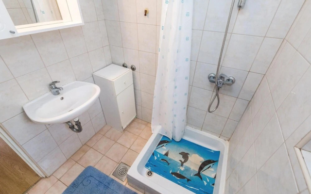 Beautiful Home in Potocnica With Wifi and 2 Bedrooms