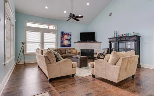 Keepin' It Reel 3 Bedroom Home by RedAwning