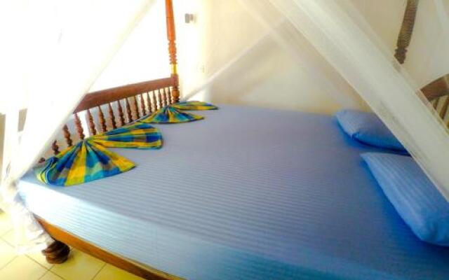 Отель Surfing Beach Guest House Хиккадува вид на фасад