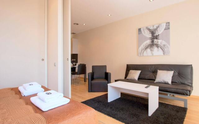 Апартаменты Plaza España Apartments Барселона комната для гостей