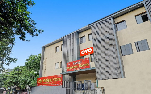 OYO 90450 Hotel Weekend Rooms