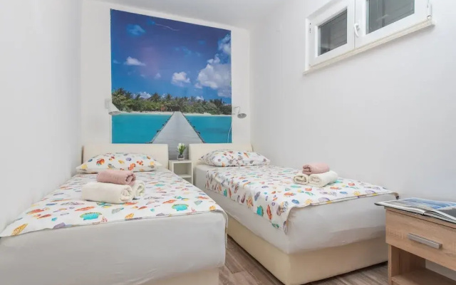 Beachfront villa Mihovil w. beach access