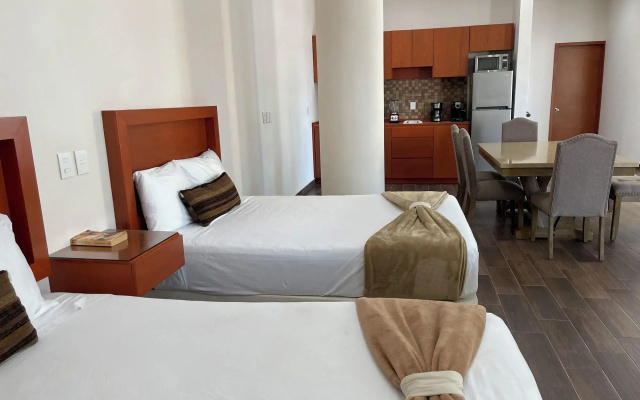 La Lola Hotel & Suites