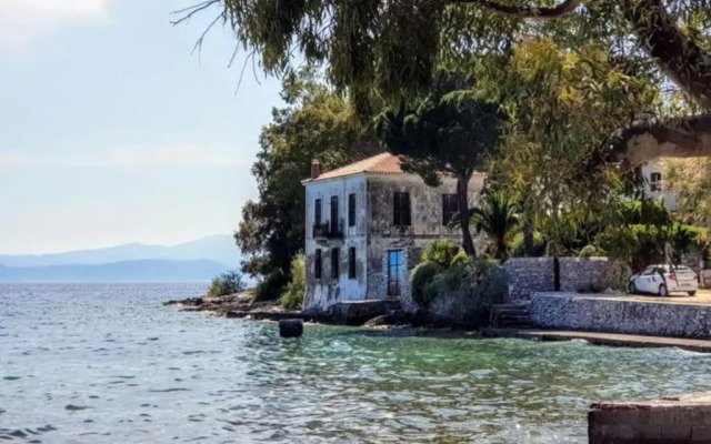 Jasmine studio by the sea
