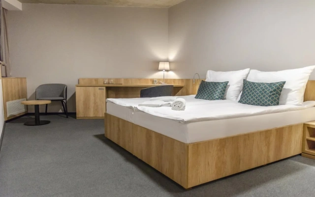 Hotel D-1