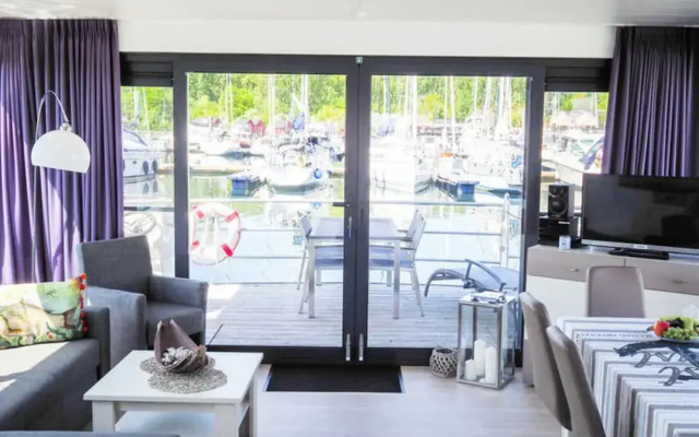 Hausboot in Boltenhagen