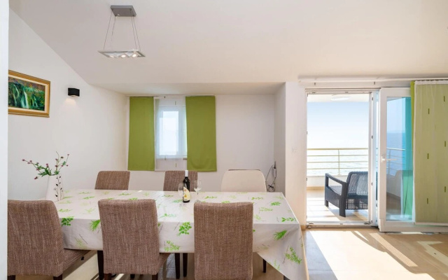 Beautiful Home in Kozino With Jacuzzi, Wifi and 6 Bedrooms