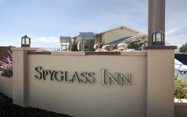 Отель Spyglass Inn вид на фасад