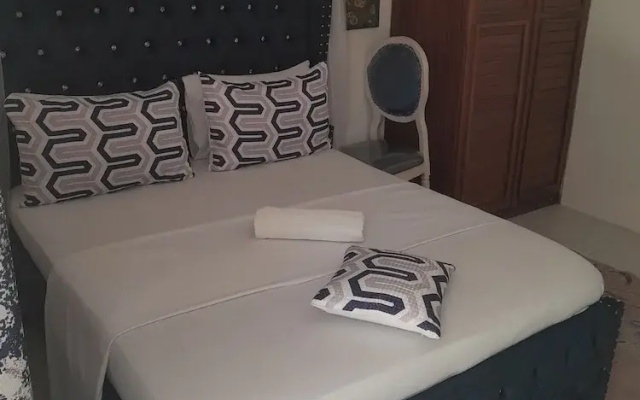 Pontoon Residence & Suites