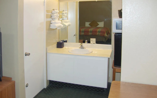 Holland Inn and Suites