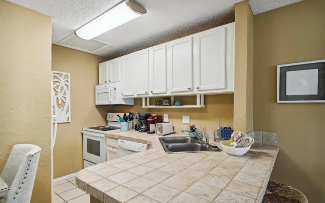 8226 is an upstairs pet friendly studio located in Sandpiper Cove by RedAwning