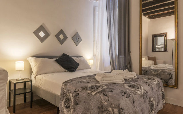 Fori Imperiali Elegant Apartment