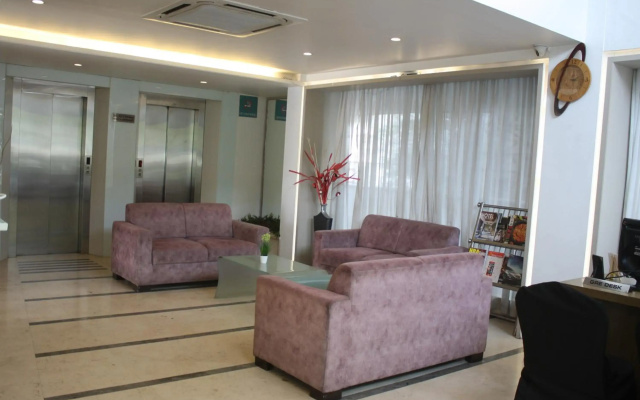 OYO Premium Deccan Apte Road