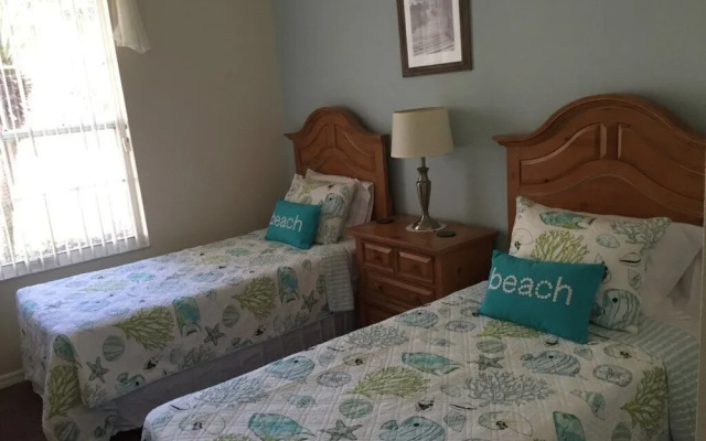 Hampton Lakes Villa